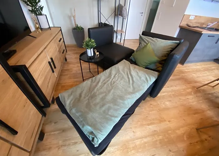 Mit Eigenem Garten Und Bergblick דירה *